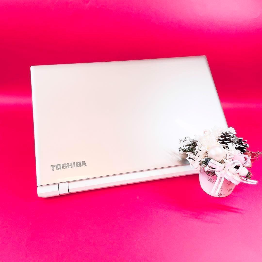 たっぷり大容量1TB‼️薄型ノートパソコン✨️おしゃれゴールド✨️初心者向けカメラ付き