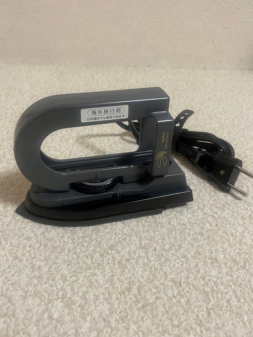 【海外旅行に最適】美品 SANYOトラベル用コンパクトアイロン