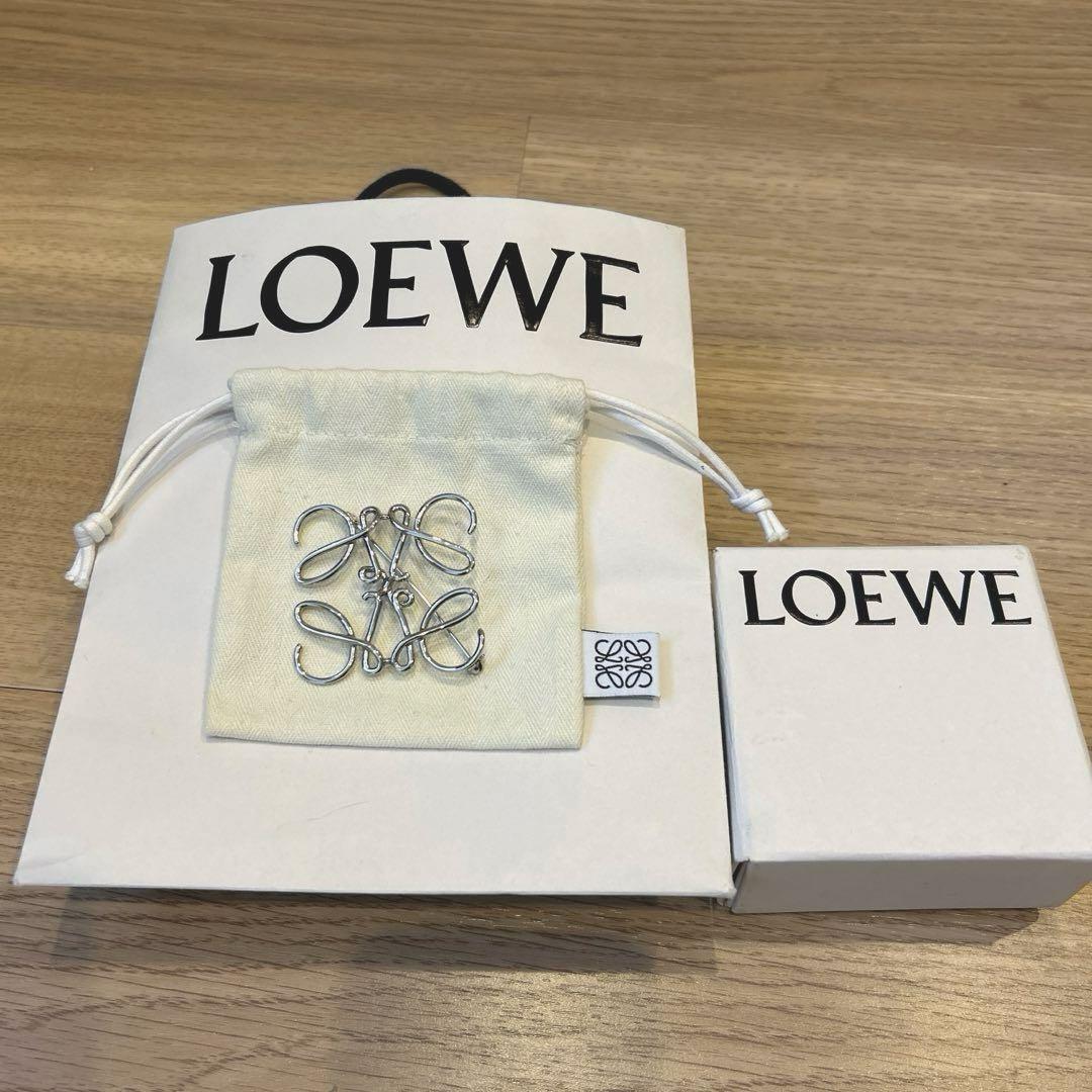 【美品】LOEWE ロエベ アナグラムブローチ シルバー