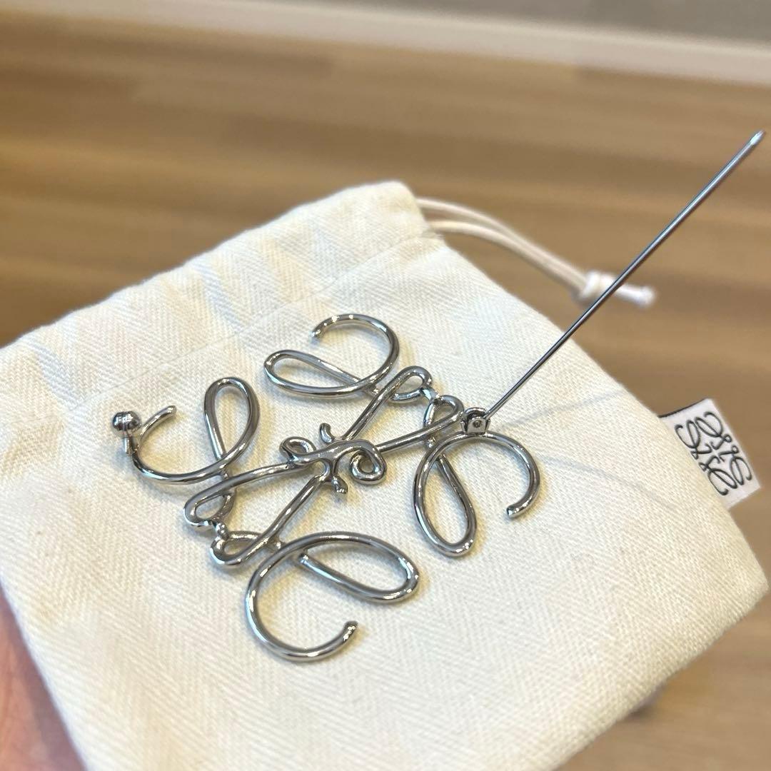 【美品】LOEWE ロエベ アナグラムブローチ シルバー