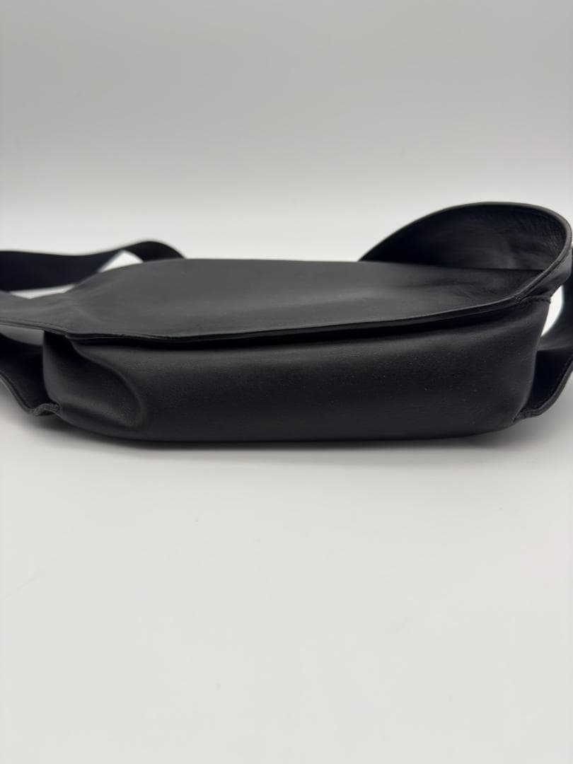 美品✨バレンシアガ パンチングロゴ レザー ボディバッグ ベルトバッグ 黒