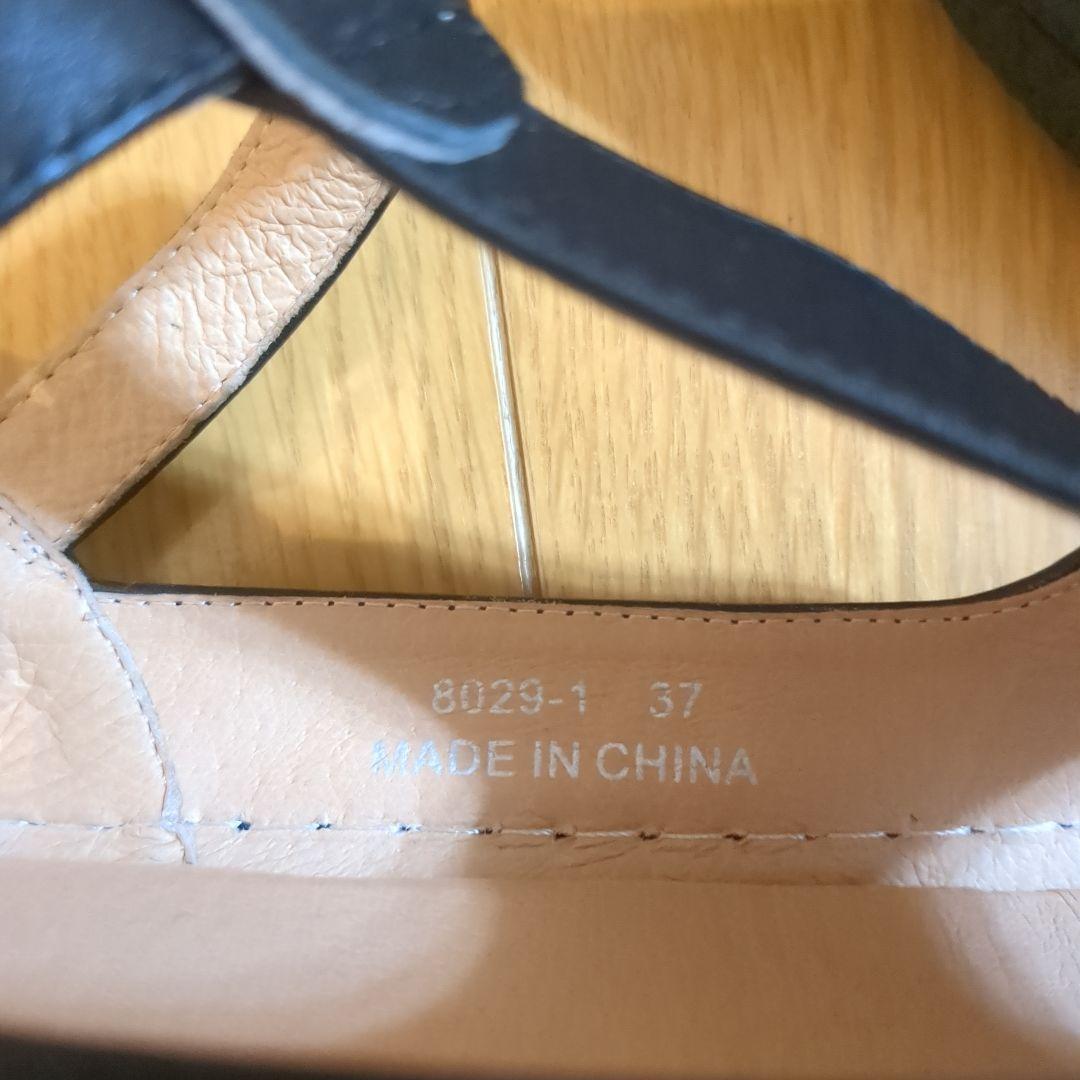 MOHI Tストラップ　フラットサンダル