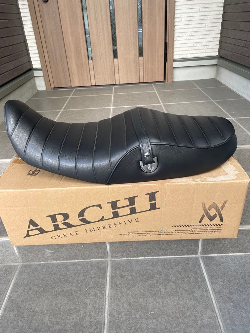 12日迄限定値下げ　z900rs ARCHI ローダウンタックルシート　ベルト付
