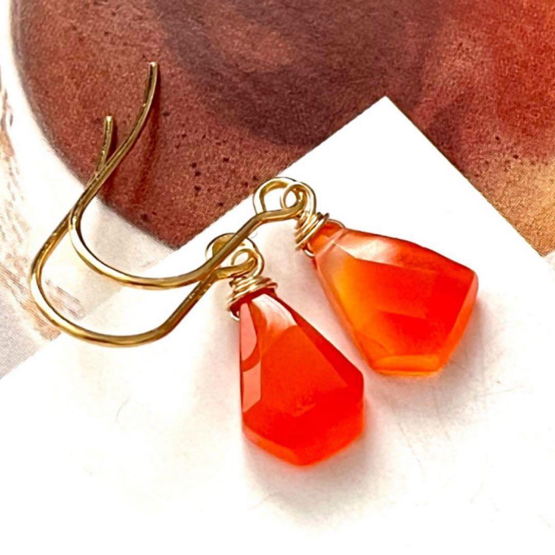 ちか☺︎ 1点作品☆ レインボームーンストーンピアス