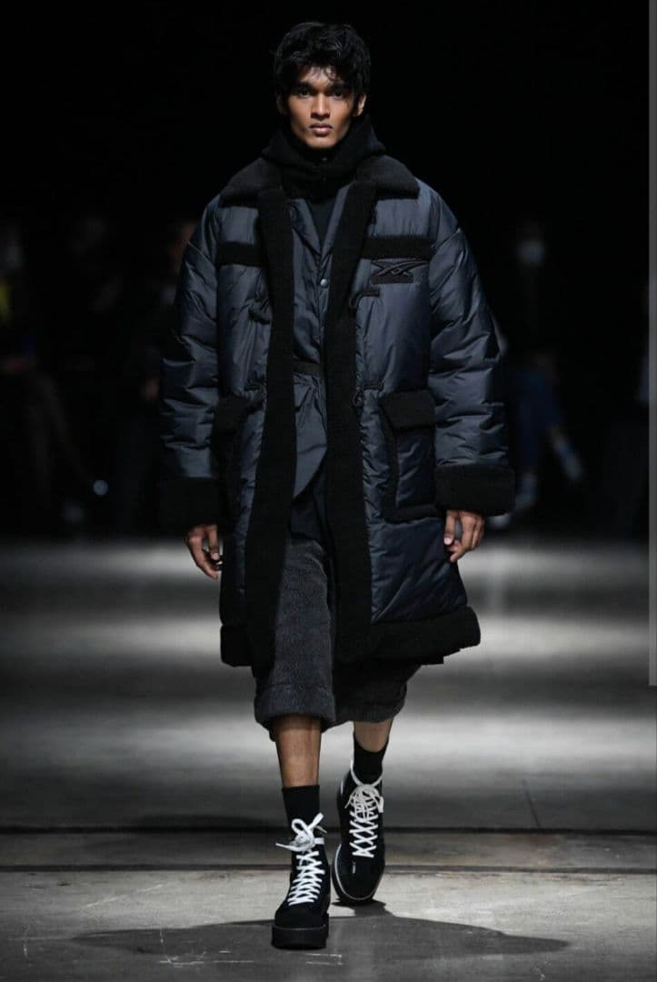 ほぼ未使用品 オニツカタイガー ダウンコート