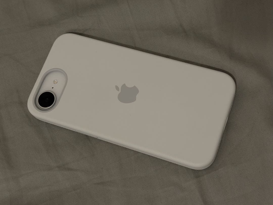 iPhone16e 128GB 1年保証　SIMフリー　ホワイト