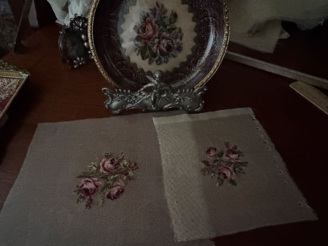 maruco様　1930年頃オーストリアハンドメイドプチポワン薔薇