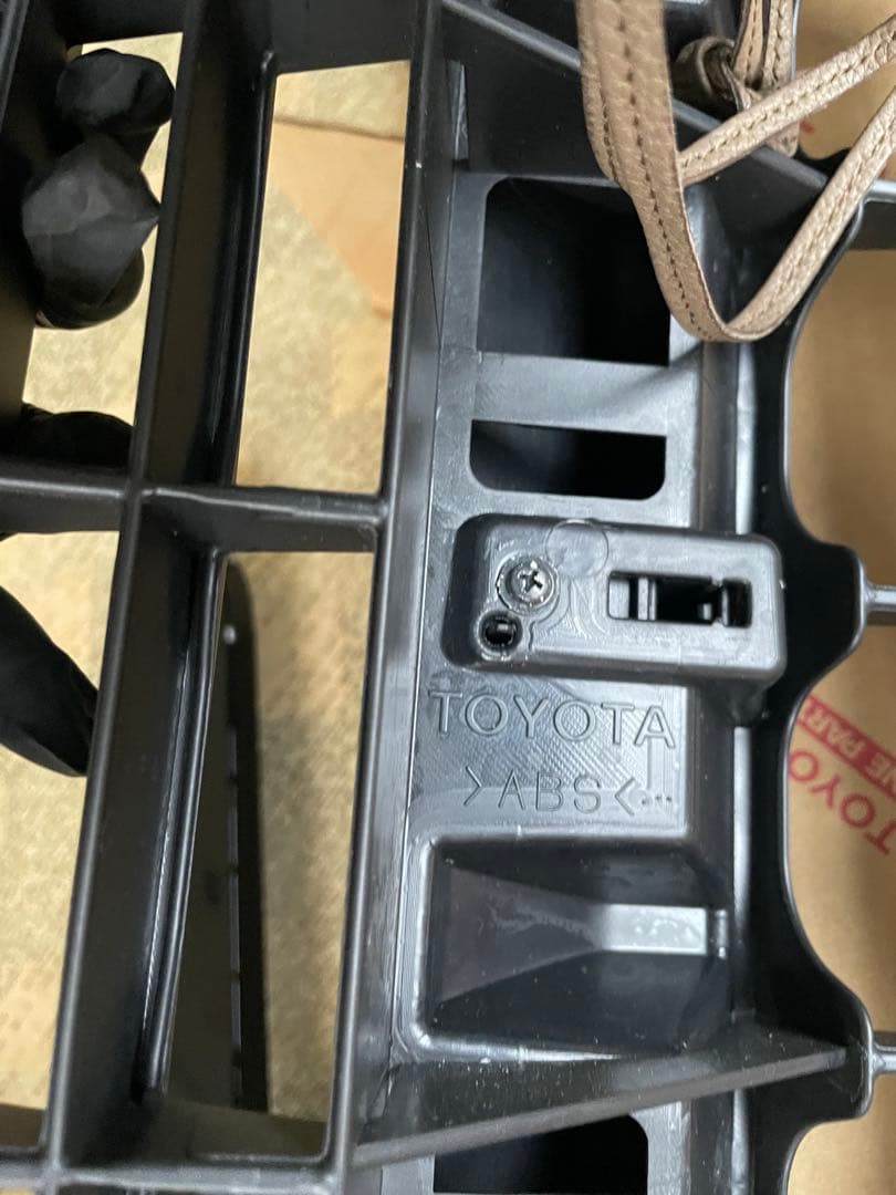 新品未使用トヨタハイラックスサーフ フロントグリル リアガーニッシュ シフトノブ