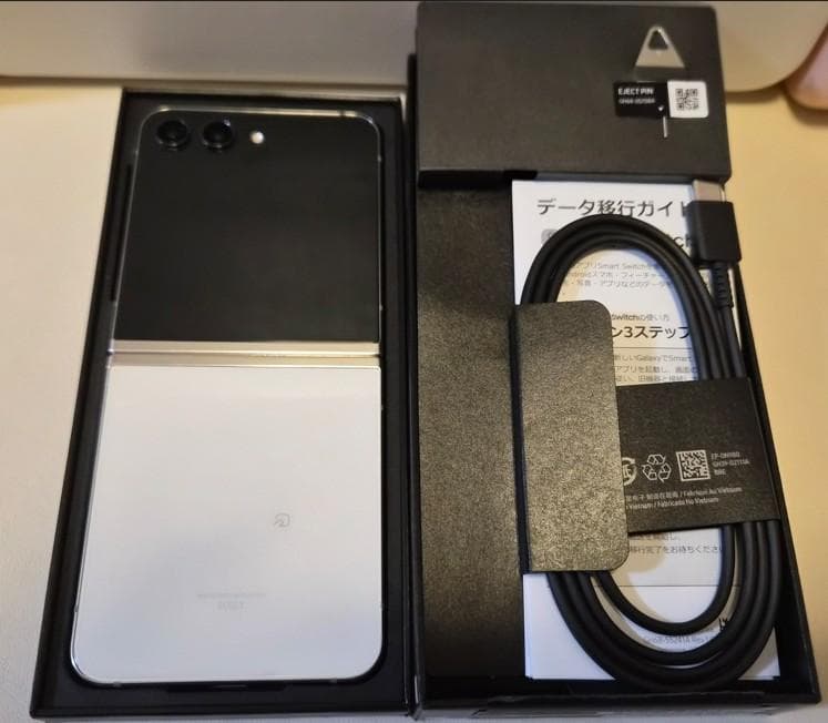 Galaxy Z Flip5　au版　本体　256GB（付属品全て含め）