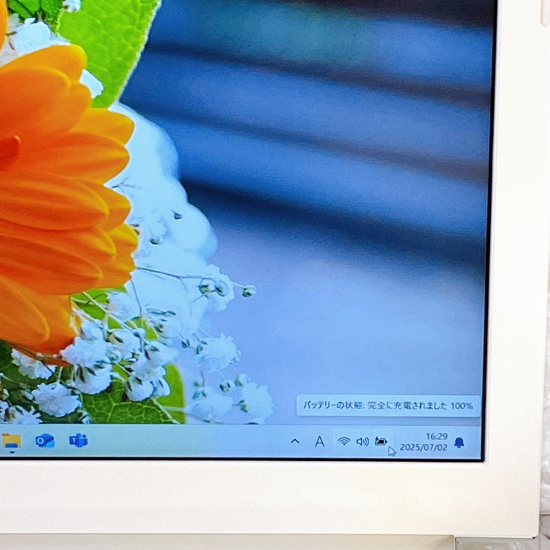 美品✨新品SSD✨お洒落ノートパソコン白✨Windows11✨カメラ/ブルーレイ
