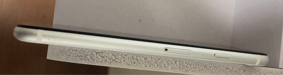 iPhone se 第2世代　本体　64GB ホワイト