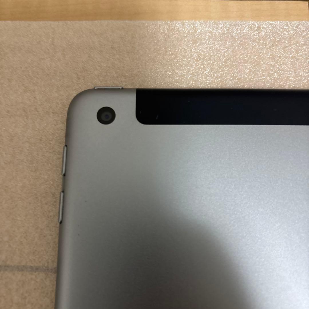 iPad 第5世代 32GB Wifi+Cellular A1823