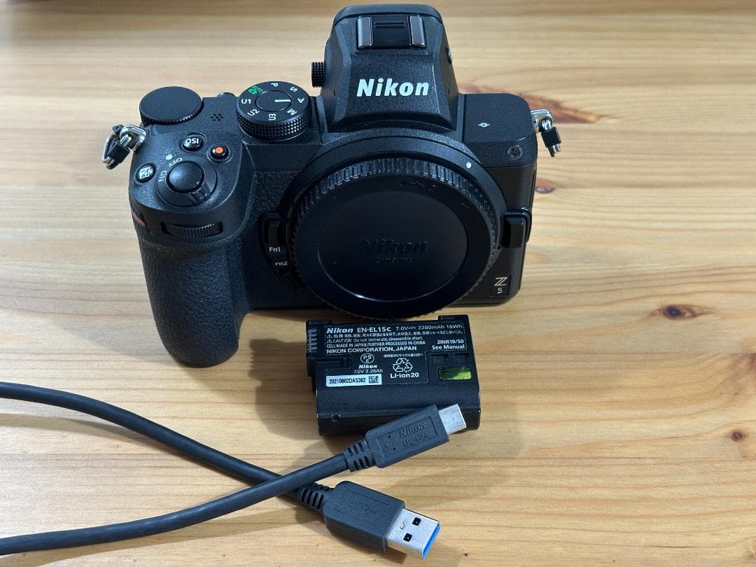 Nikon Z5 ミラーレス一眼 カメラ 本体（３年落ち）