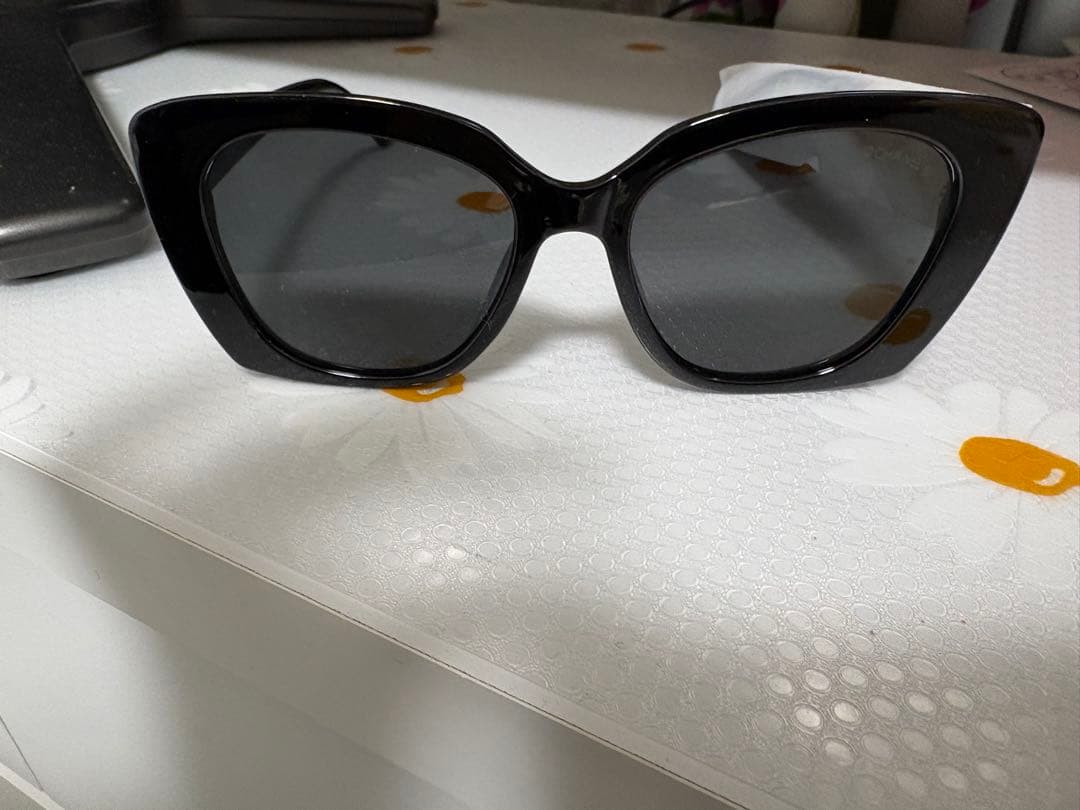 Chanel キャットアイサングラス ブラック