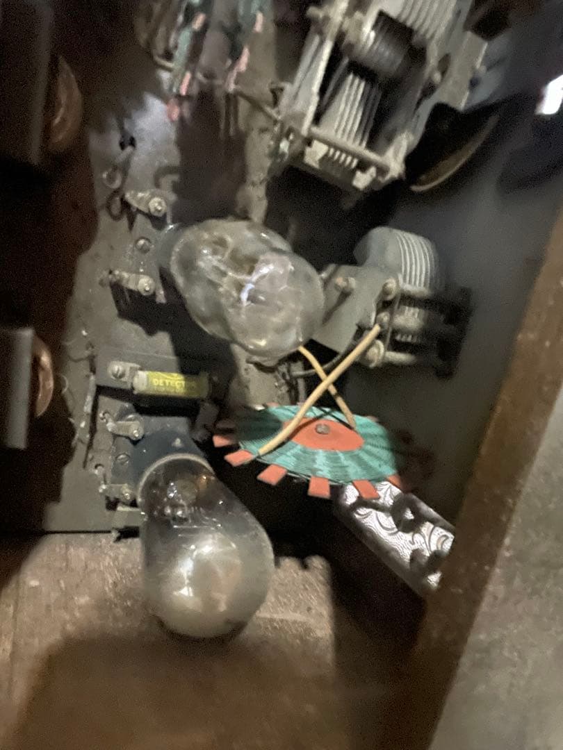 戦前 真空管ラジオ 青島無線工業系 木製キャビネット 彫刻 AM受信 資料的価値