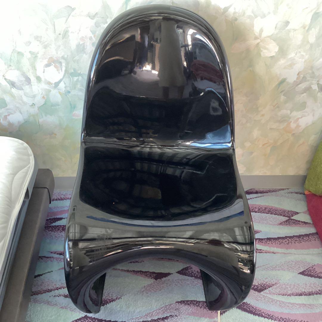 モダンデザイン 黒色チェア