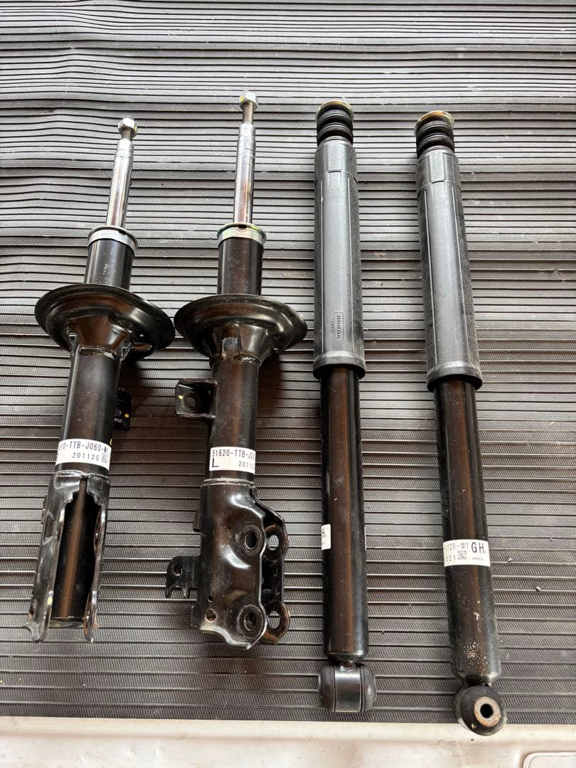 N-BOXカスタム JF4 新車外しサスペンション