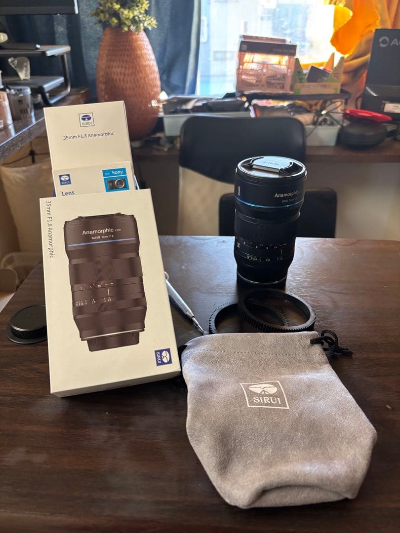 SIRUI 35mm F1.8 Anamorphic レンズ