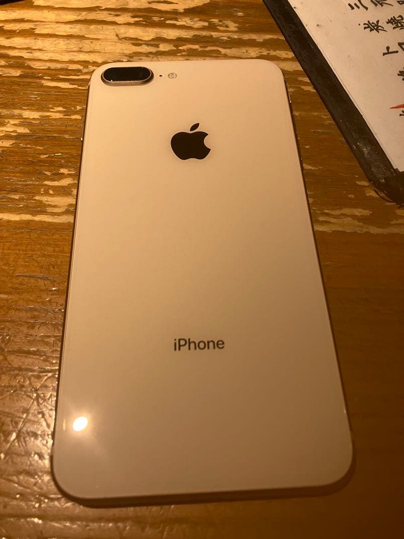 iPhone 8 Plus ゴールド