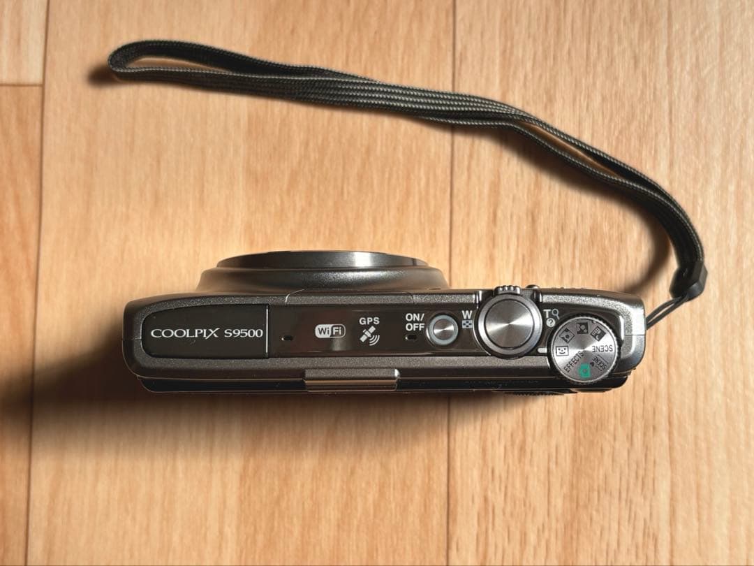 Nikon COOLPIX S9500 デジタルカメラ　コンデジ