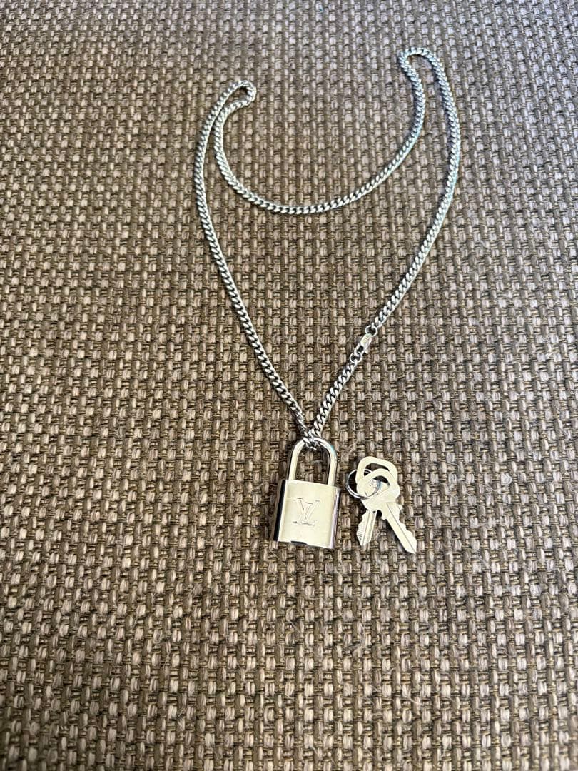正規品　新品ルイヴィトン パドロックカデナ ネックレス シルバー南京錠321