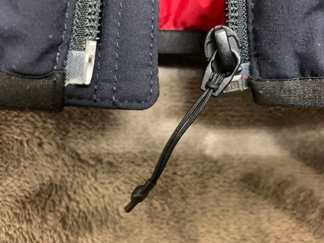 ジ*ン様 Marmot フード付きダウンジャケット 黒×赤