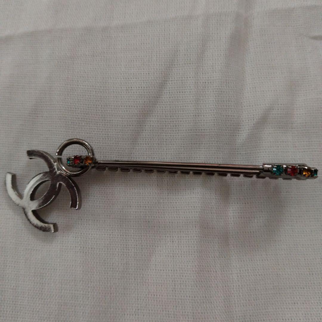 CHANEL CCロゴ ピンブローチ マルチカラー