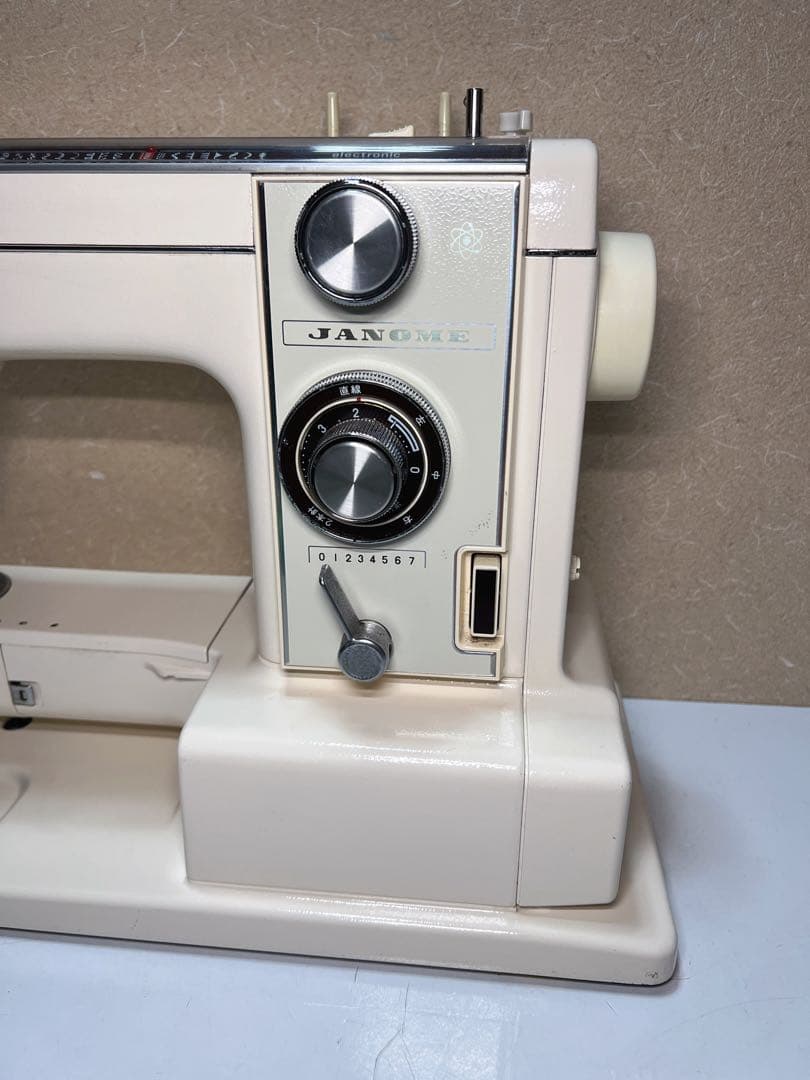 ジャノメ エクセル.フリーモーション刺繍もできるレトロミシン 815