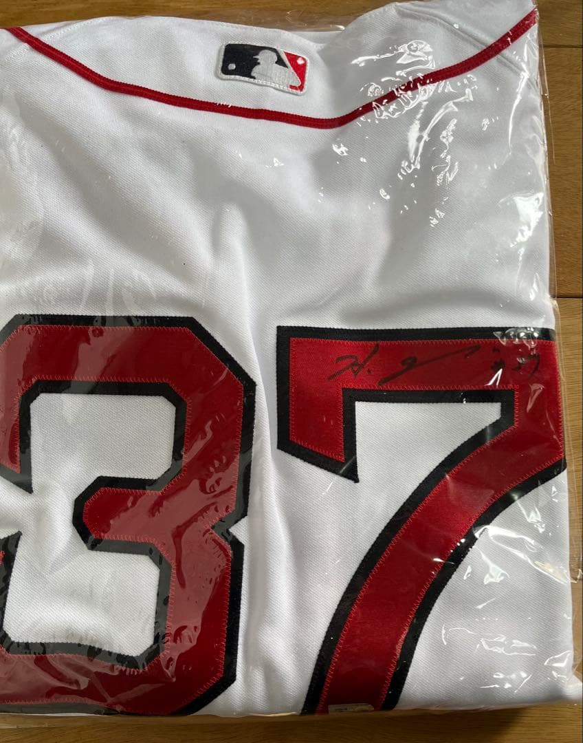 【MLB鑑定済】ボストン・レッドソックス サイン入りジャージ 37 岡島 秀樹