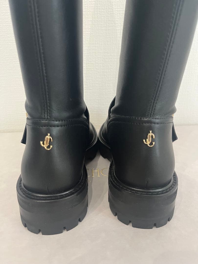 JIMMY CHOO 37 黒ニーハイブーツ金具付きストラップ定価¥180400