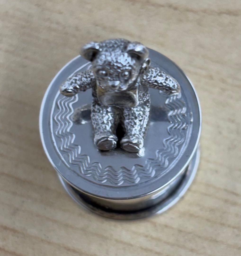 ティファニー シルバーの乳歯ケースです。