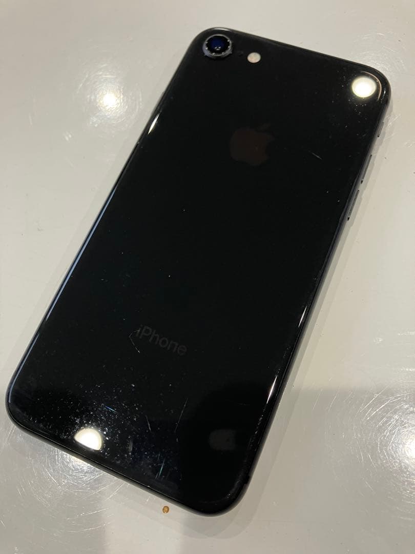 iPhone8 SIMロックなし バッテリー弱い 小傷