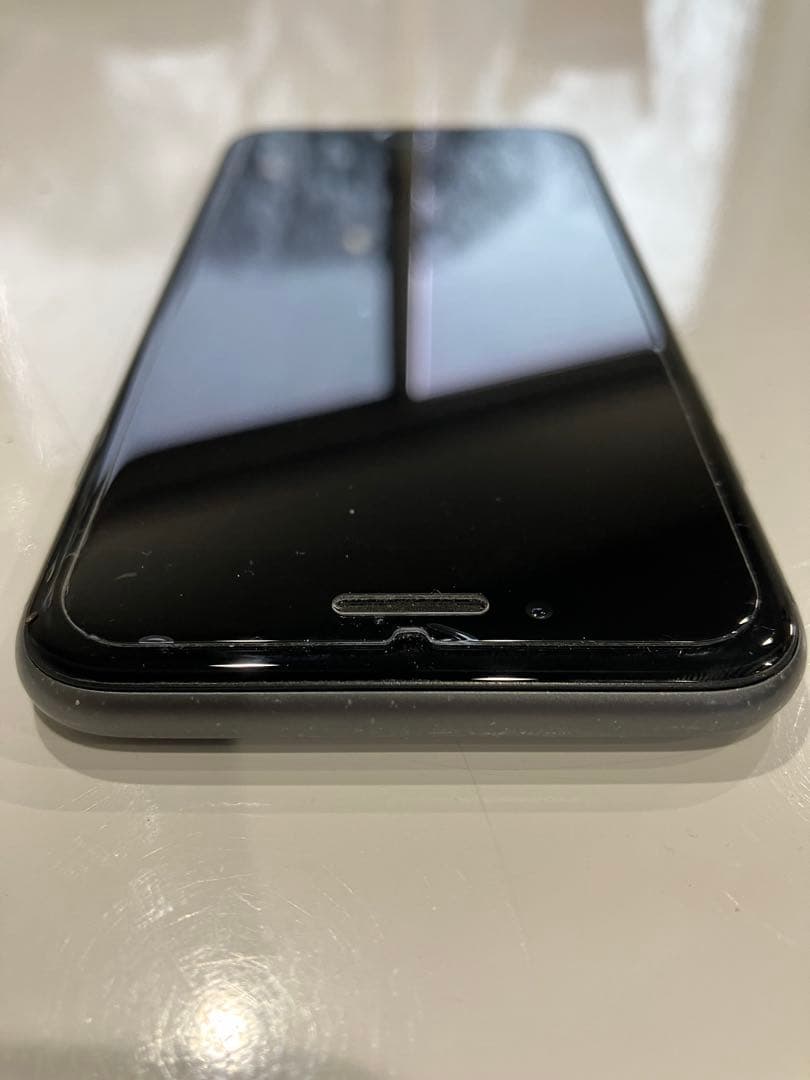 iPhone8 SIMロックなし バッテリー弱い 小傷