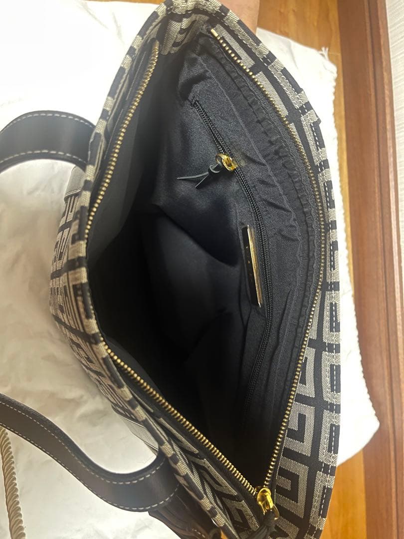GIVENCHY ジバンシー ショルダーバッグ