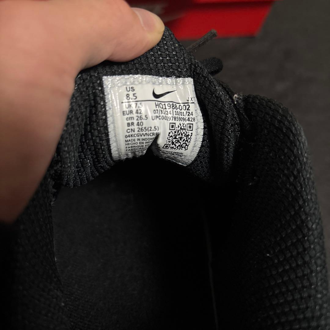 NIKE SHOX R4ブラック/シルバー/レッド