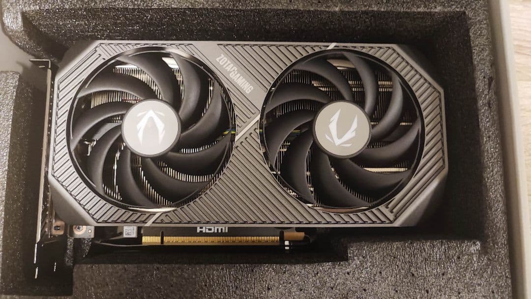 グラフィックボード・グラボ・ビデオカード ZOTAC GeForce RTX 5060 Ti 16GB