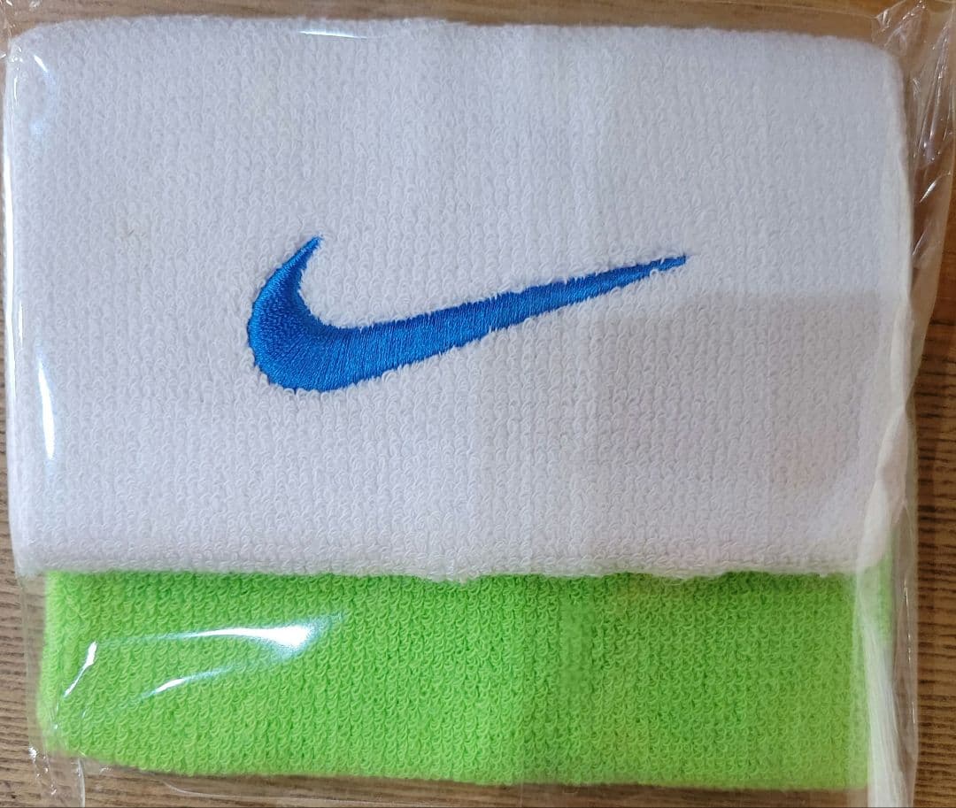 ま*さ様 ナイキリストバンド ナダルモデル21 黄緑と白