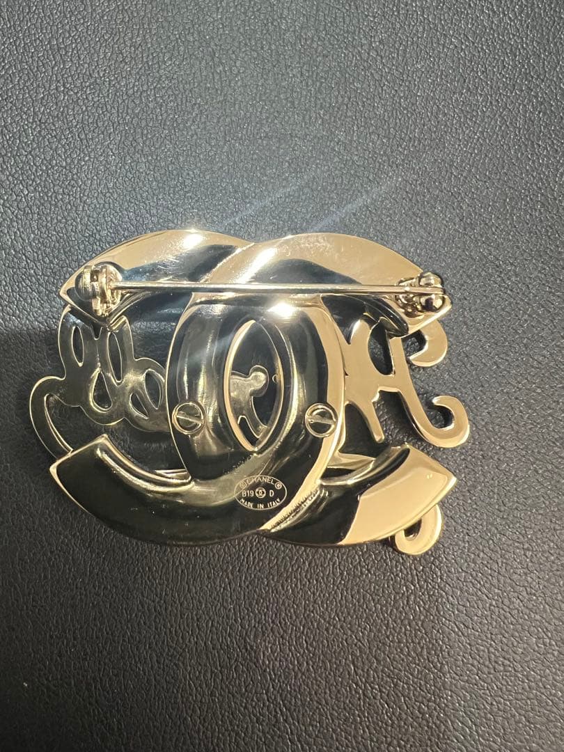 レア⭐︎未使用⭐︎CHANEL Pharrell ブローチ