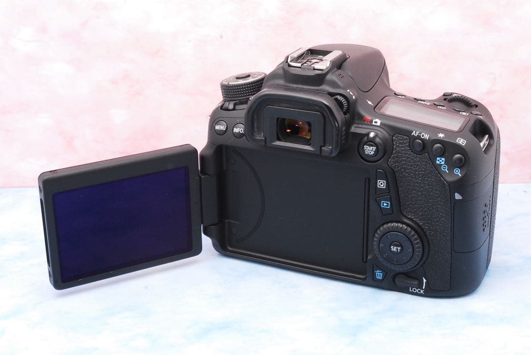 Canon EOS 70D★一眼レフカメラ★超望遠レンズ付★Wi-Fi