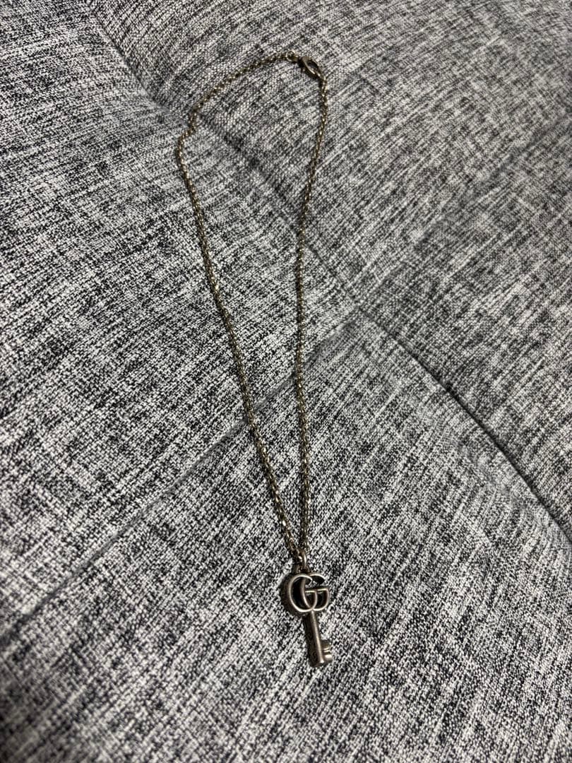 鍵型ネックレス GGロゴ