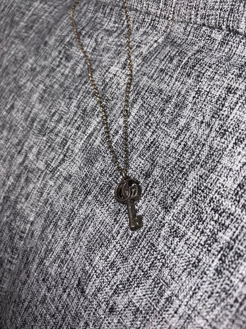 鍵型ネックレス GGロゴ
