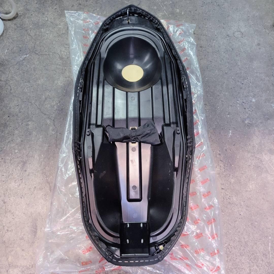 ★程度良好！トリシティ300（XMAX）用 ワイズギア純正ローダウンシート★