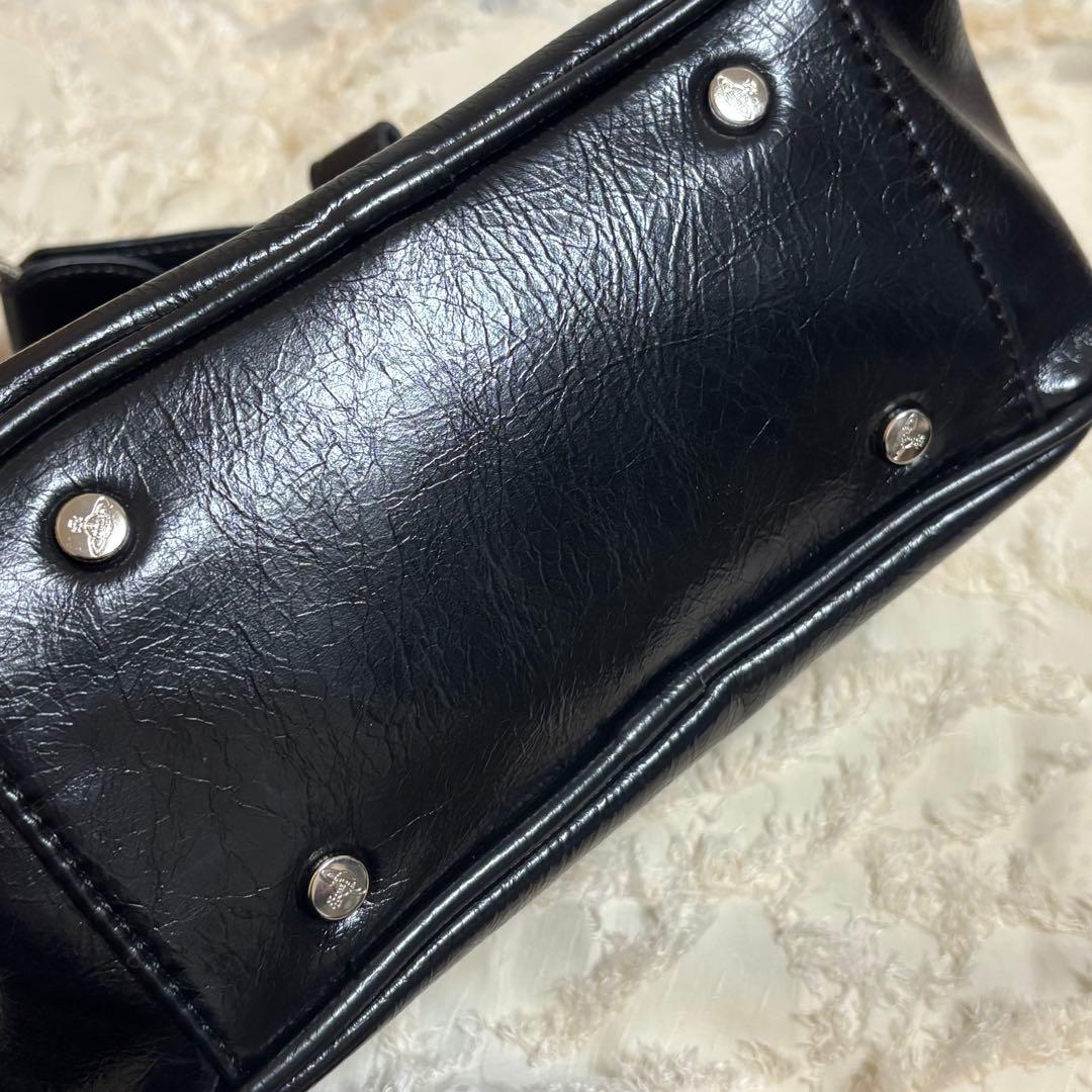 Vivienne Westwoodレザー ビッグ オーブ ショルダーバッグ