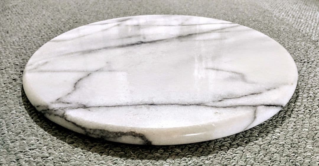 バルミューダスピーカー大理石ボード パン コネなどのお料理にも使えるかも?