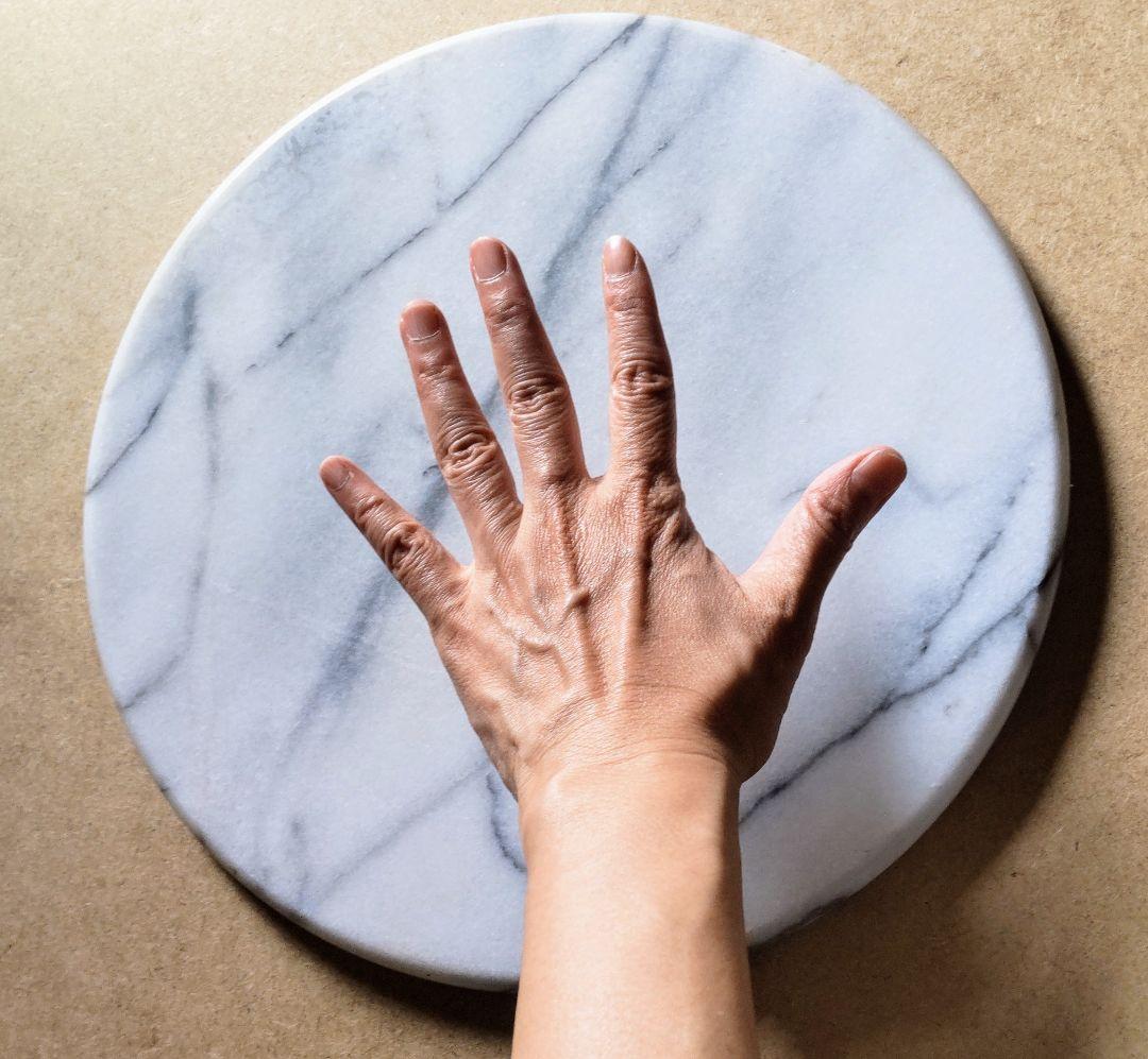 バルミューダスピーカー大理石ボード パン コネなどのお料理にも使えるかも?