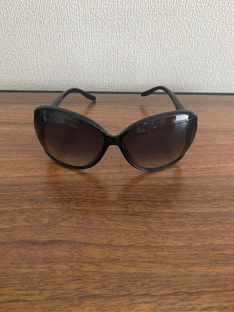 MONOTONE！GUCCI サングラスハートレディース黒ケース付き度なし