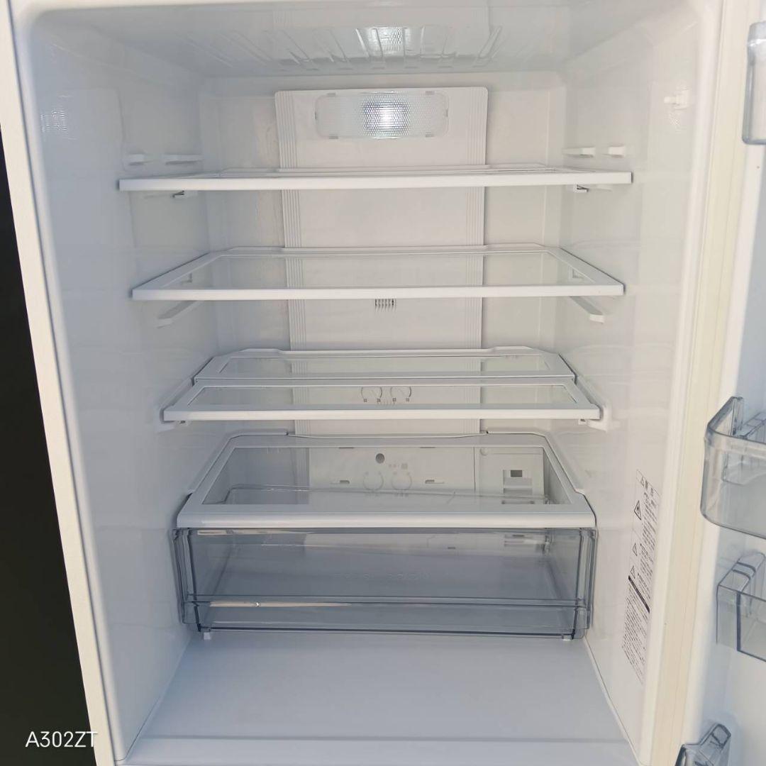 1129 送料設置込　アクア　人気モデル　大型冷蔵庫　4ドア　ホワイト