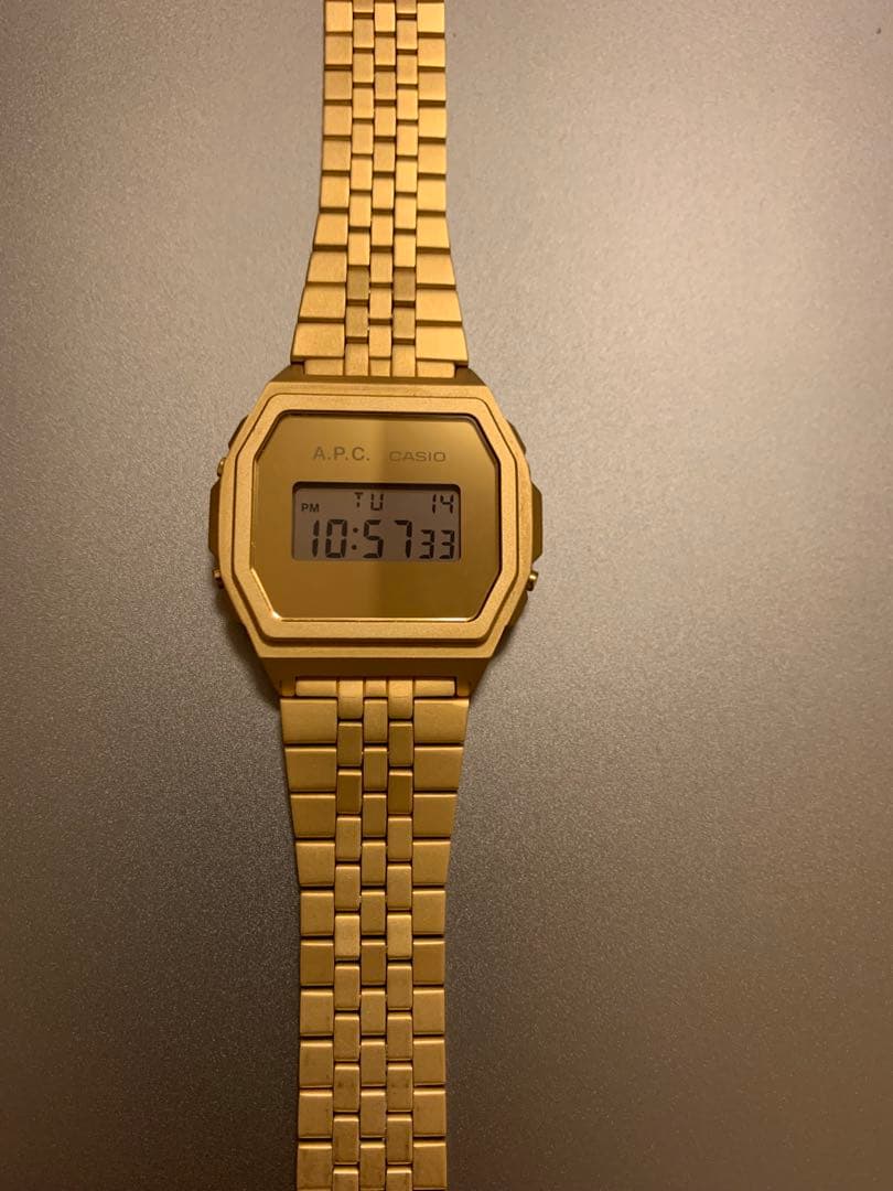 CASIO A.P.C. ゴールド デジタル腕時計