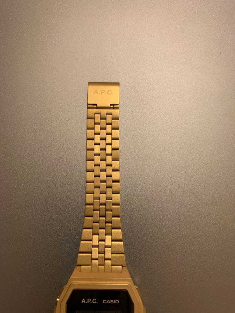 CASIO A.P.C. ゴールド デジタル腕時計