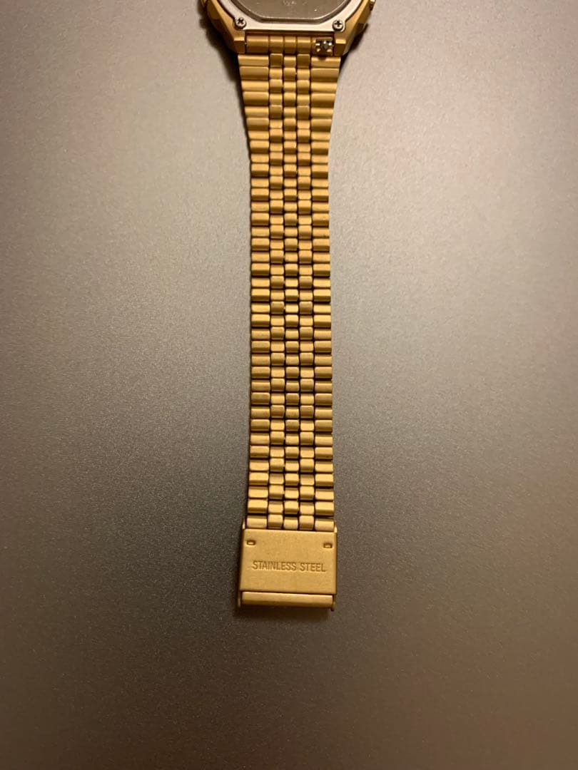 CASIO A.P.C. ゴールド デジタル腕時計